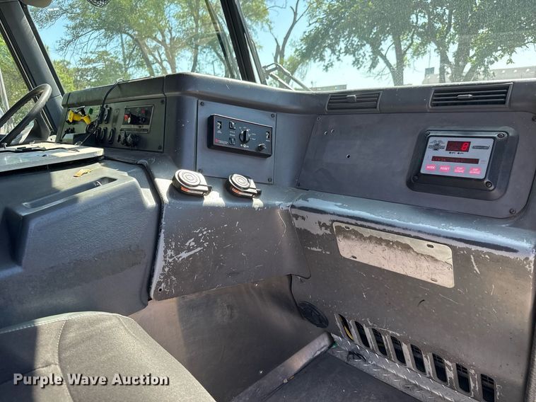 image for item DY0225 2004 Freightliner  Eagle pumper fire truck