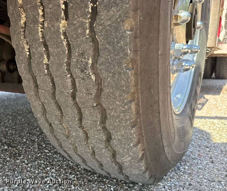 image for item DY0225 2004 Freightliner  Eagle pumper fire truck