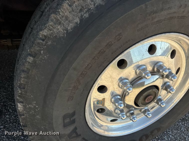 image for item DY0225 2004 Freightliner  Eagle pumper fire truck