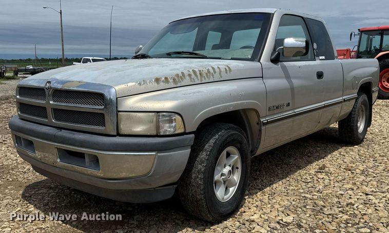 image for item DY0227 1995 Dodge Ram 1500 Club Cab pickup truck