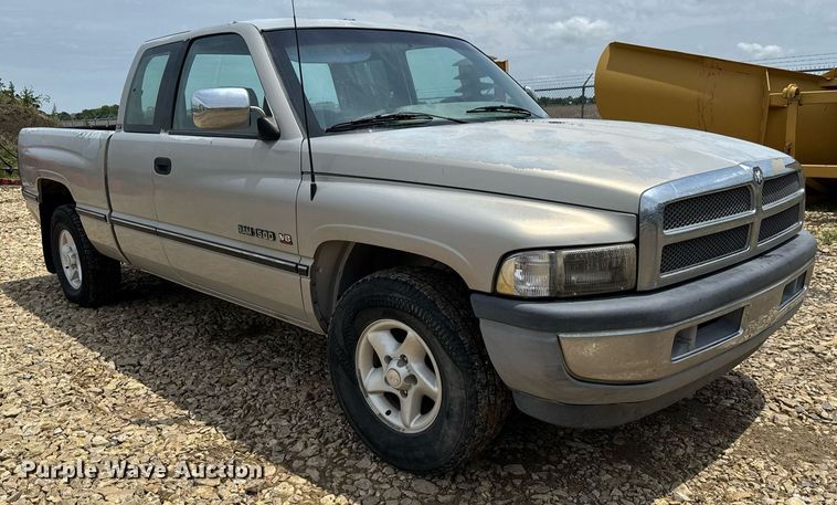 image for item DY0227 1995 Dodge Ram 1500 Club Cab pickup truck