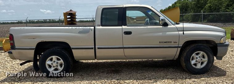 image for item DY0227 1995 Dodge Ram 1500 Club Cab pickup truck
