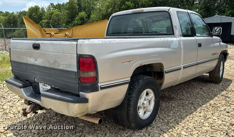 image for item DY0227 1995 Dodge Ram 1500 Club Cab pickup truck