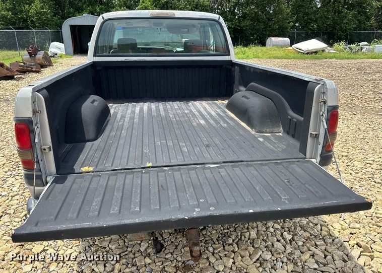 image for item DY0227 1995 Dodge Ram 1500 Club Cab pickup truck