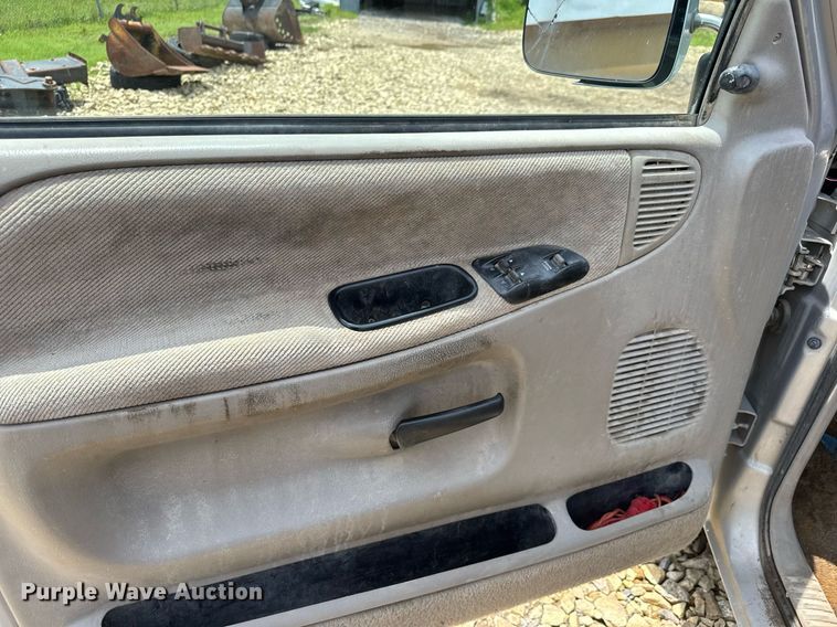 image for item DY0227 1995 Dodge Ram 1500 Club Cab pickup truck