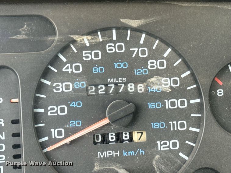 image for item DY0227 1995 Dodge Ram 1500 Club Cab pickup truck