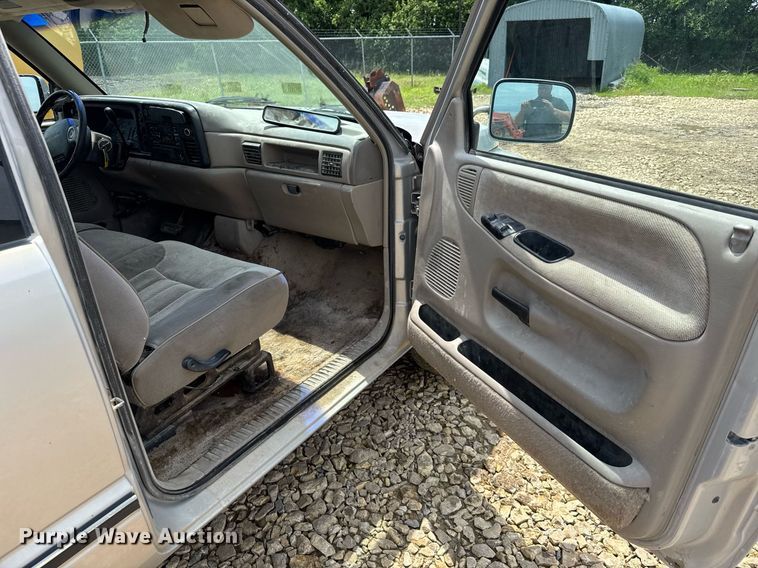 image for item DY0227 1995 Dodge Ram 1500 Club Cab pickup truck