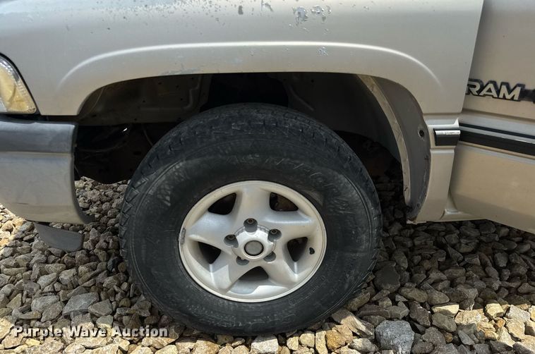 image for item DY0227 1995 Dodge Ram 1500 Club Cab pickup truck