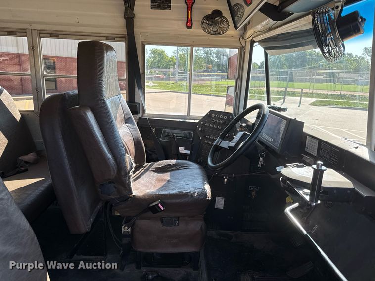 image for item DY0228 2000 Blue Bird school bus