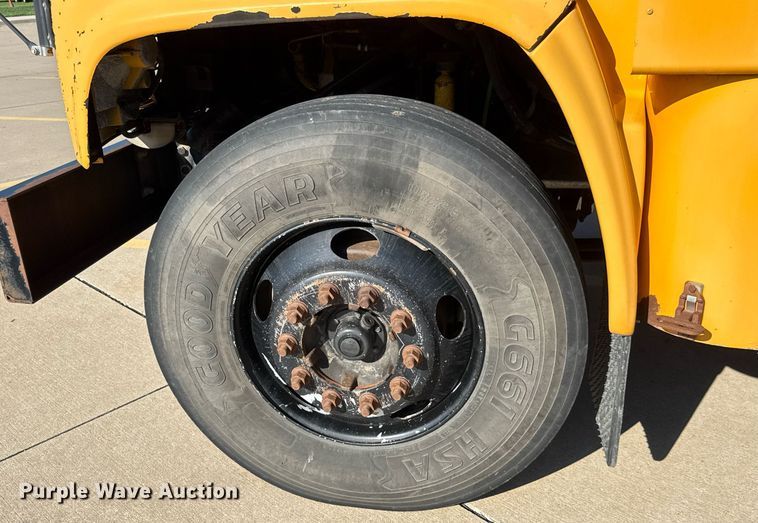 image for item DY0228 2000 Blue Bird school bus