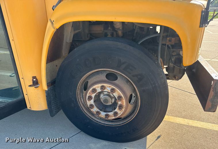 image for item DY0228 2000 Blue Bird school bus