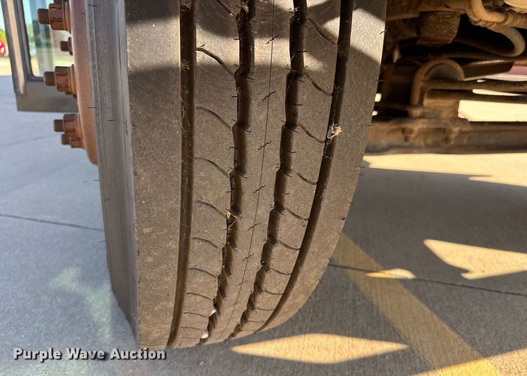 image for item DY0228 2000 Blue Bird school bus