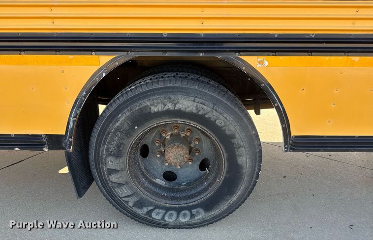 image for item DY0228 2000 Blue Bird school bus