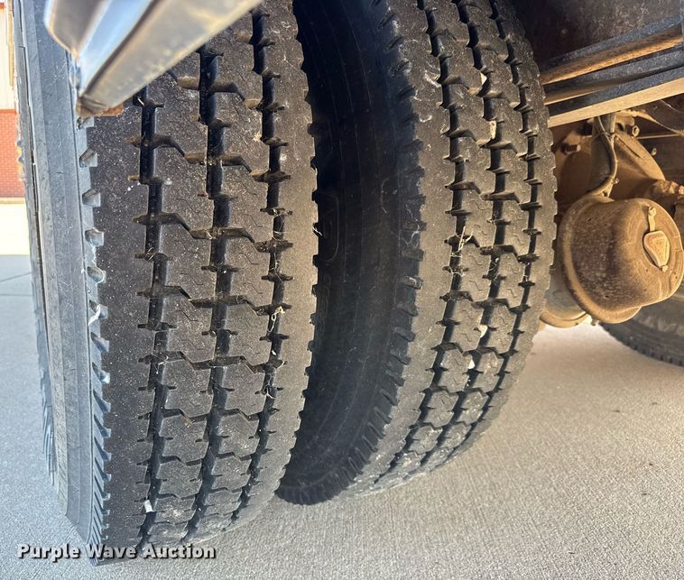 image for item DY0228 2000 Blue Bird school bus