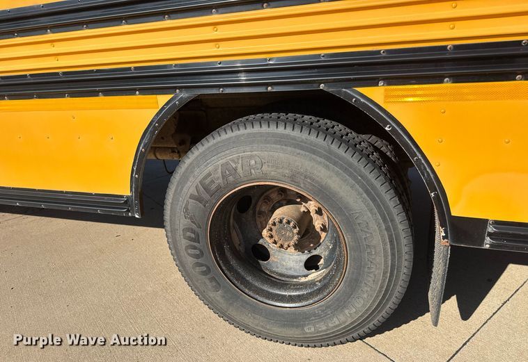 image for item DY0228 2000 Blue Bird school bus