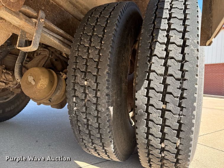 image for item DY0228 2000 Blue Bird school bus