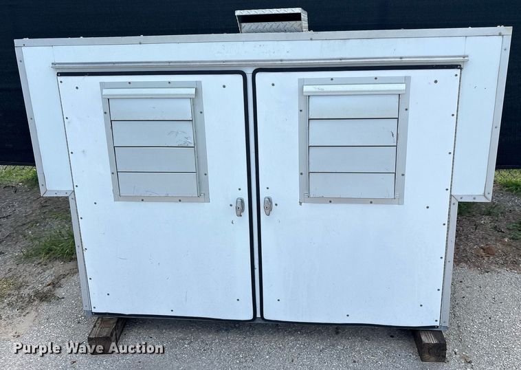 image for item DY0682 Deerskin truck bed dog box 