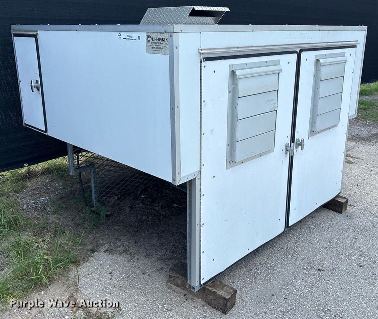 image for item DY0682 Deerskin truck bed dog box 