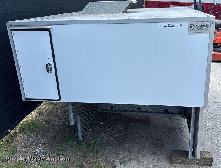 image for item DY0682 Deerskin truck bed dog box 