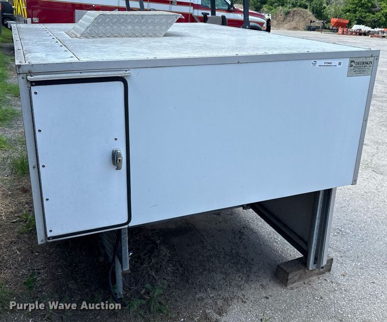 image for item DY0682 Deerskin truck bed dog box 