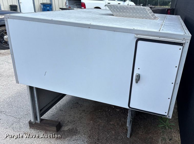 image for item DY0682 Deerskin truck bed dog box 