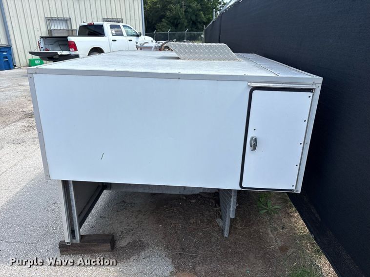 image for item DY0682 Deerskin truck bed dog box 