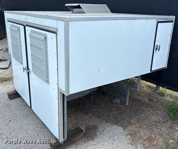 image for item DY0682 Deerskin truck bed dog box 