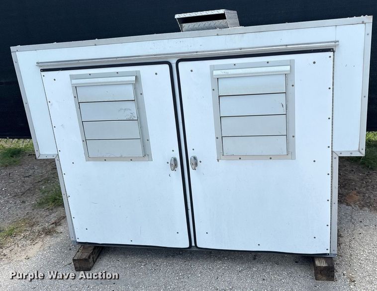 image for item DY0682 Deerskin truck bed dog box 