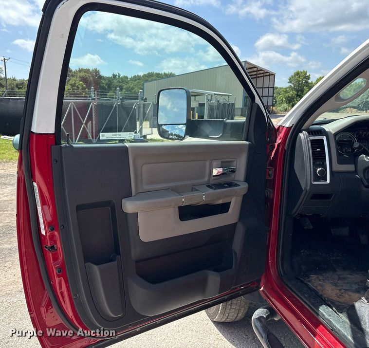 image for item DY0685 2011 Dodge Ram 4500 ambulance