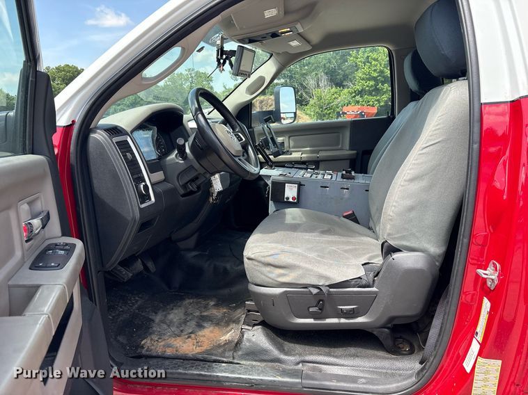 image for item DY0685 2011 Dodge Ram 4500 ambulance