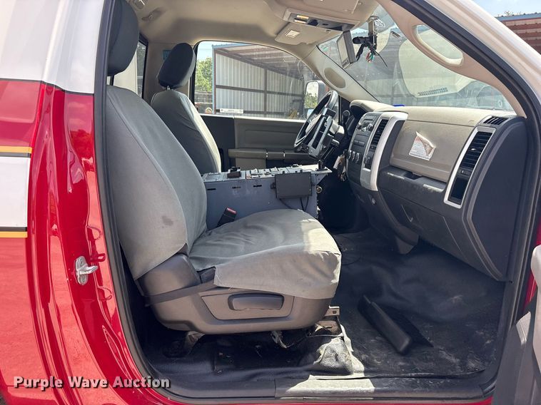 image for item DY0685 2011 Dodge Ram 4500 ambulance