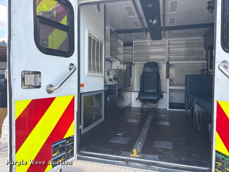 image for item DY0685 2011 Dodge Ram 4500 ambulance