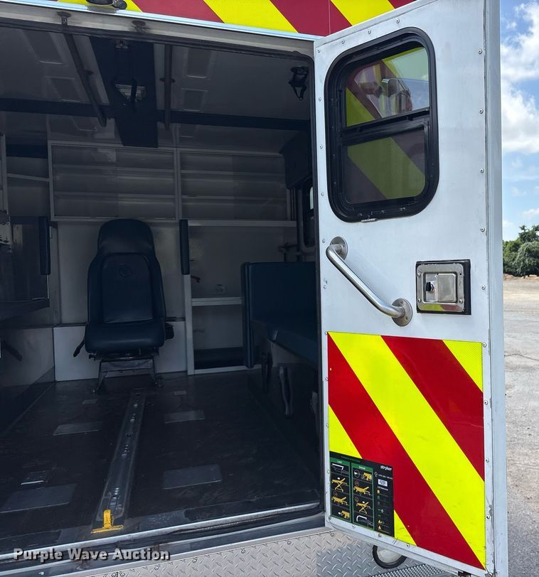 image for item DY0685 2011 Dodge Ram 4500 ambulance