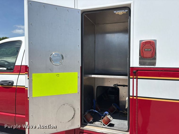image for item DY0686 2009 Dodge Ram 4500 ambulance