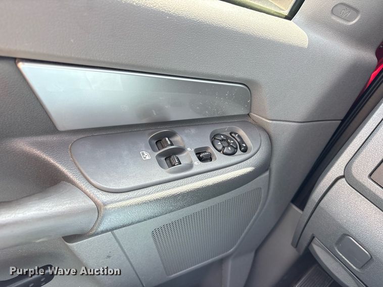 image for item DY0686 2009 Dodge Ram 4500 ambulance