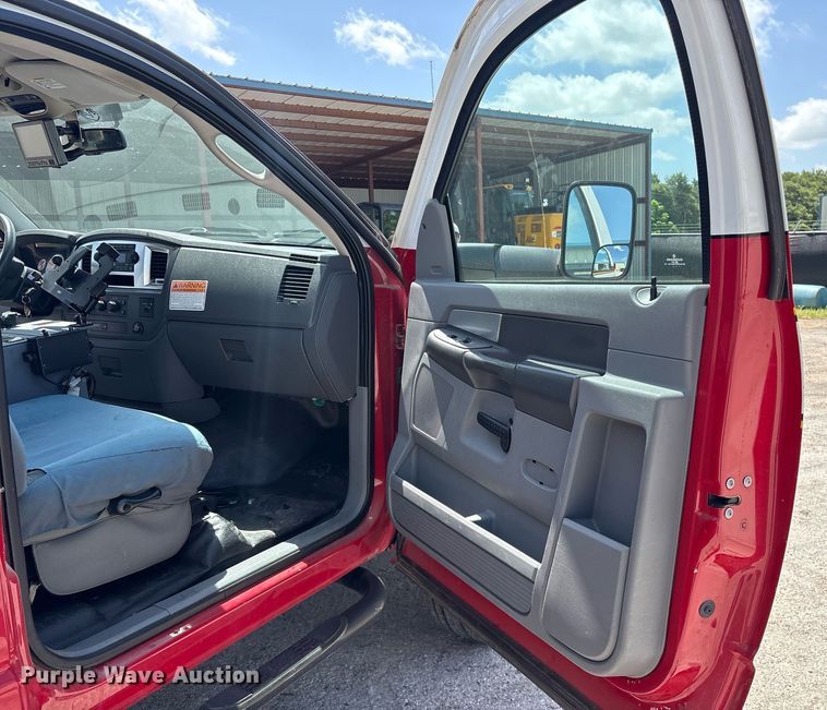 image for item DY0686 2009 Dodge Ram 4500 ambulance