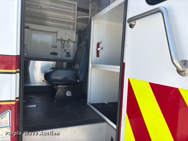 image for item DY0686 2009 Dodge Ram 4500 ambulance