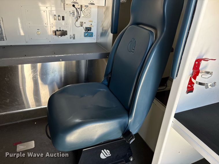 image for item DY0686 2009 Dodge Ram 4500 ambulance