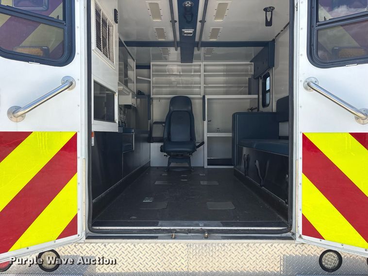 image for item DY0686 2009 Dodge Ram 4500 ambulance