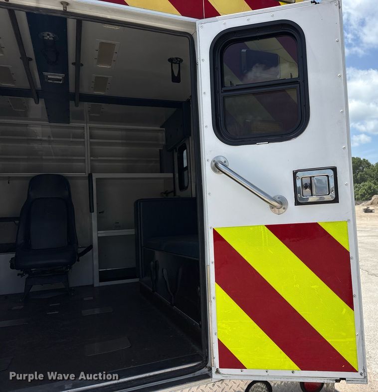 image for item DY0686 2009 Dodge Ram 4500 ambulance