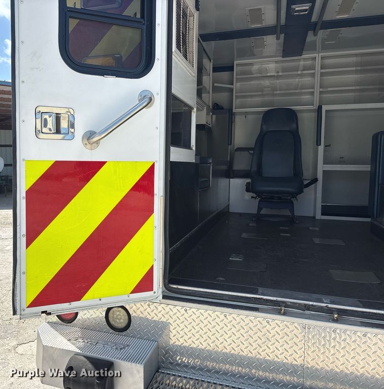 image for item DY0686 2009 Dodge Ram 4500 ambulance