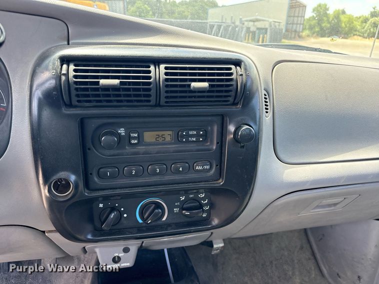 image for item DY0687 1998 Ford Ranger pickup truck