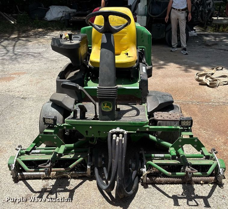 image for item DY0690 2010 John Deere 2500B reel mower