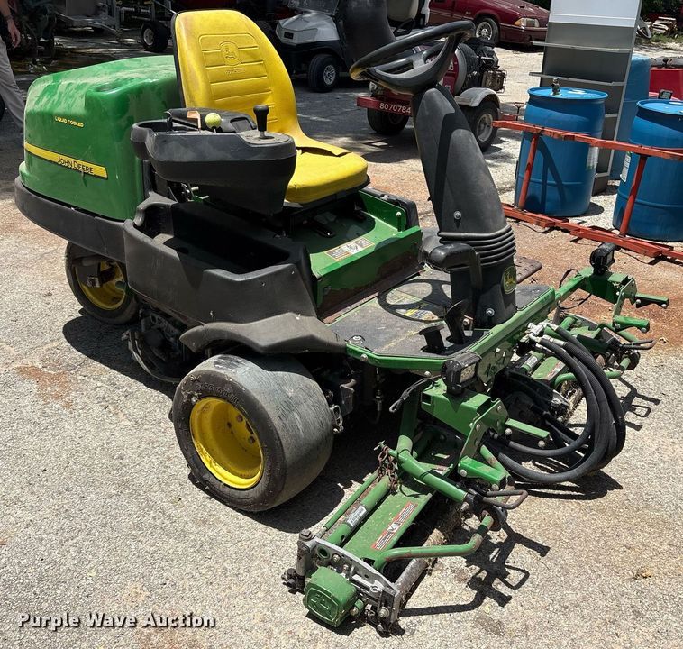 image for item DY0690 2010 John Deere 2500B reel mower