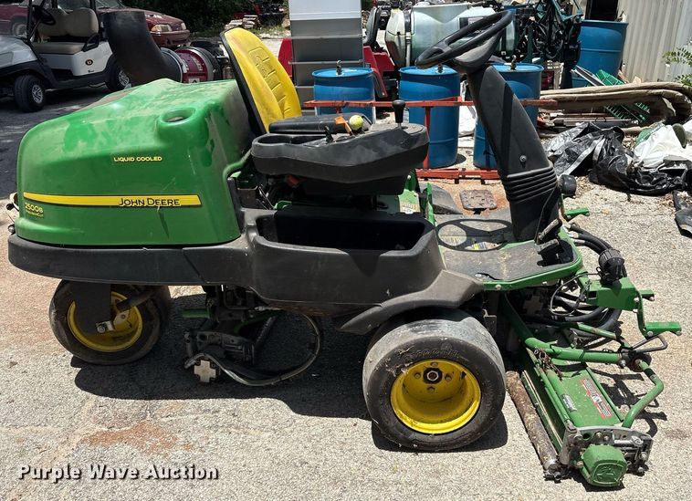 image for item DY0690 2010 John Deere 2500B reel mower