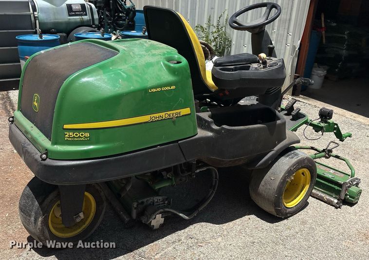 image for item DY0690 2010 John Deere 2500B reel mower