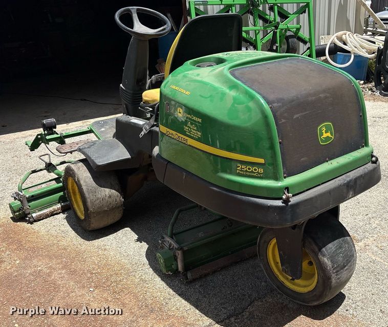 image for item DY0690 2010 John Deere 2500B reel mower