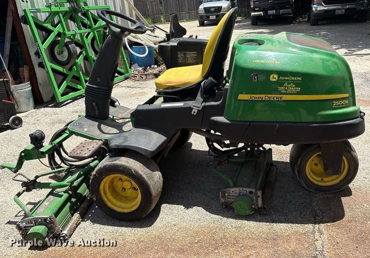 image for item DY0690 2010 John Deere 2500B reel mower