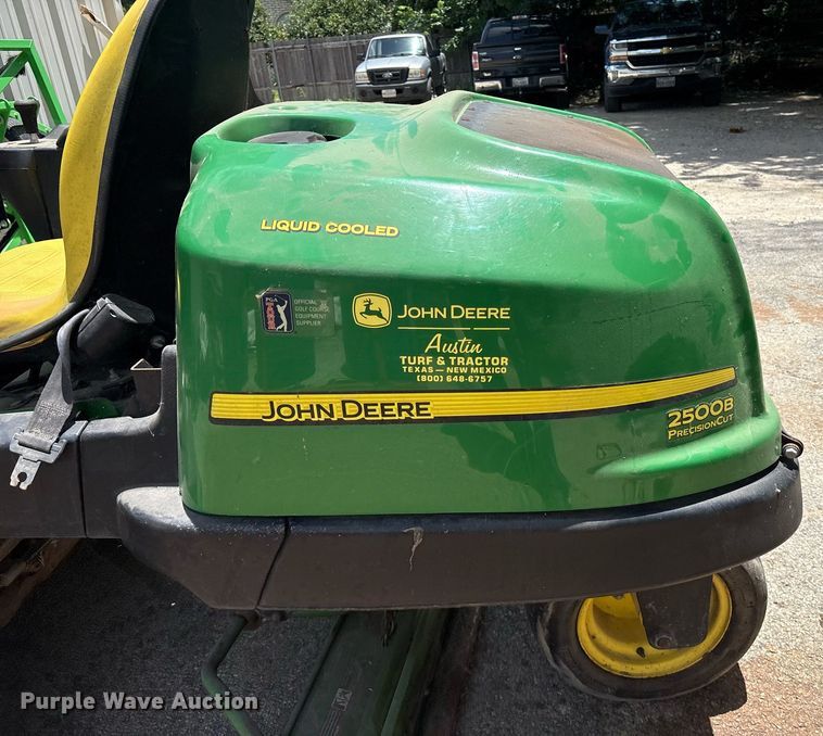 image for item DY0690 2010 John Deere 2500B reel mower