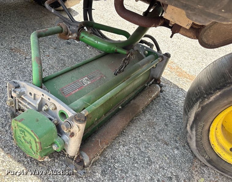 image for item DY0690 2010 John Deere 2500B reel mower